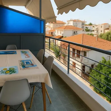 Sunny Beachside Apartament