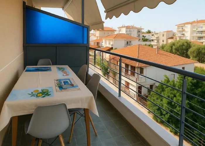 Sunny Beachside Apartament